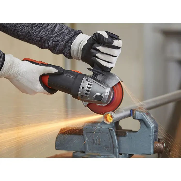 black-decker-blackdecker-beg210-qs-meuleuse-dangle-poignee-3-93547-wlononwcrchrz.webp