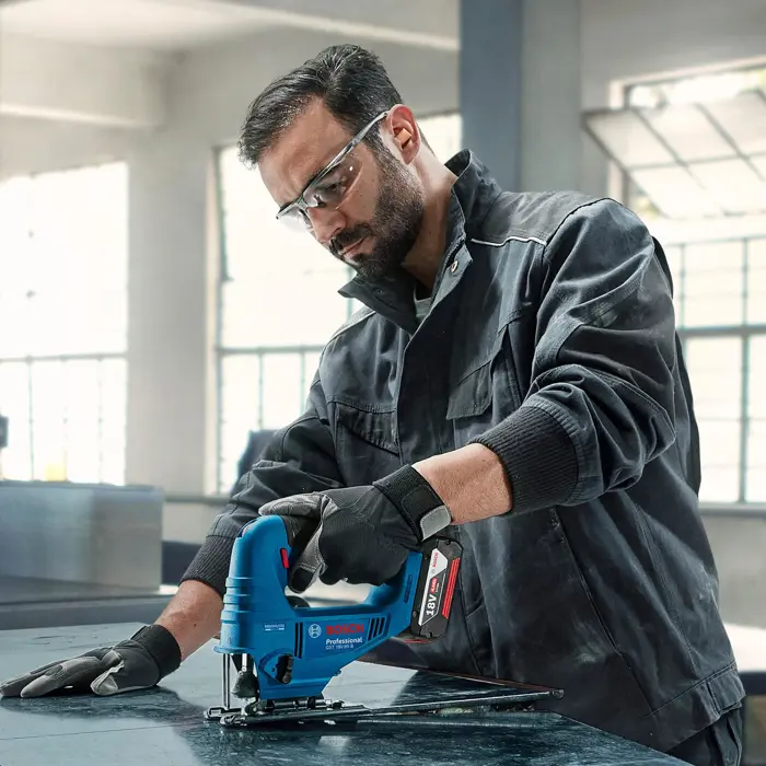 bosch-cordless-jigsaw-gst-18v-95-b-1x40ah-case-6398-06015b7002-w.webp