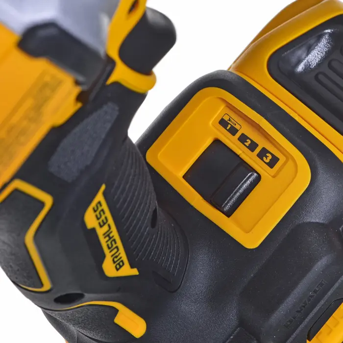 dcd805dcf850-2x50ah-18v-combo-set-dewalt-29273-wlononwcrbm48.webp