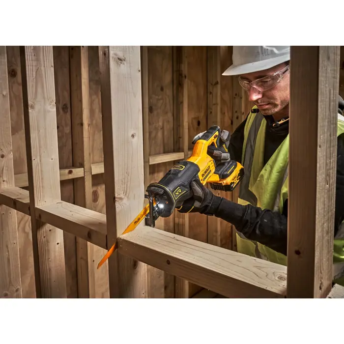 dewalt-pila-szablasta-18v-dcs382n-16743-wlononwcr0471.webp
