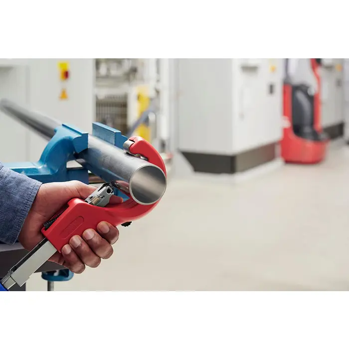 knipex-tubix-xl-pipe-cutter-red-o-6-76mm-21199-903103bk-w.webp