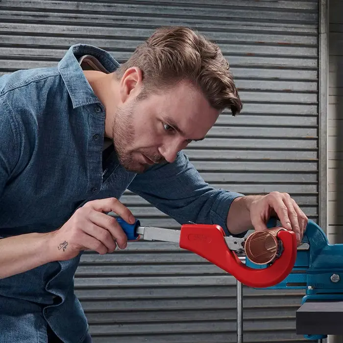 knipex-tubix-xl-pipe-cutter-red-o-6-76mm-68331-903103bk-w.webp