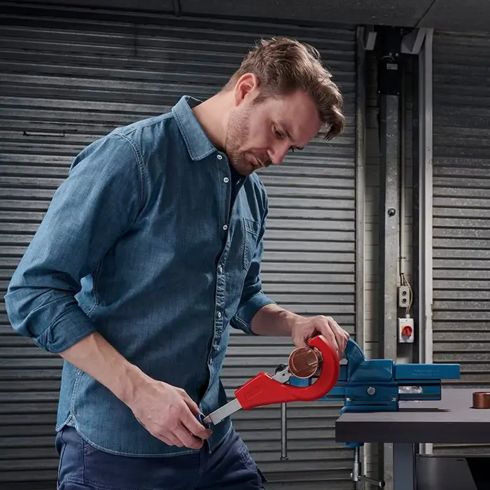 knipex-tubix-xl-pipe-cutter-red-o-6-76mm-69363-903103bk-w.webp