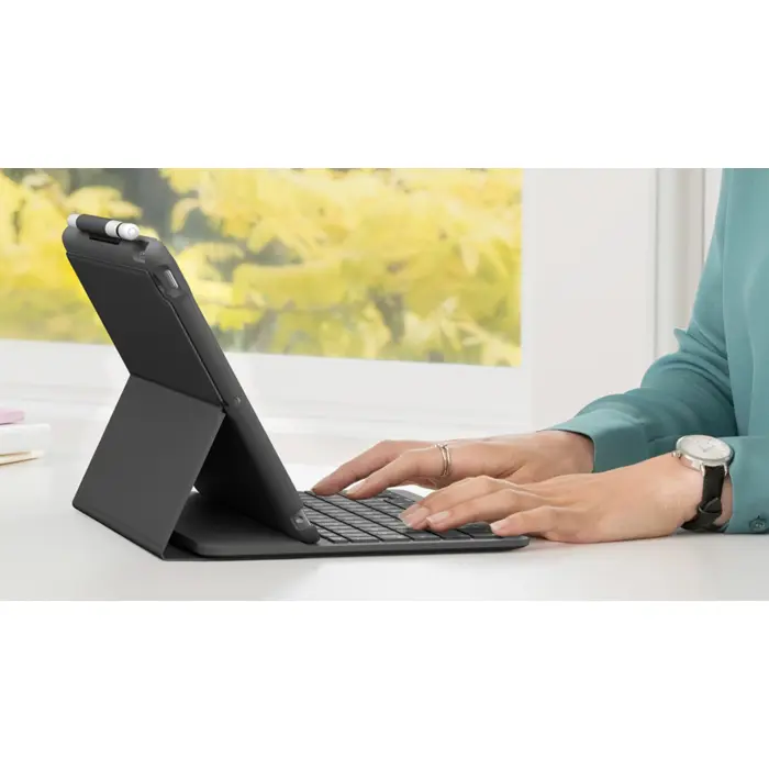 logitech-slim-folio-for-ipad-7th-8th-9th-generation-857-wlononwcrde96.webp