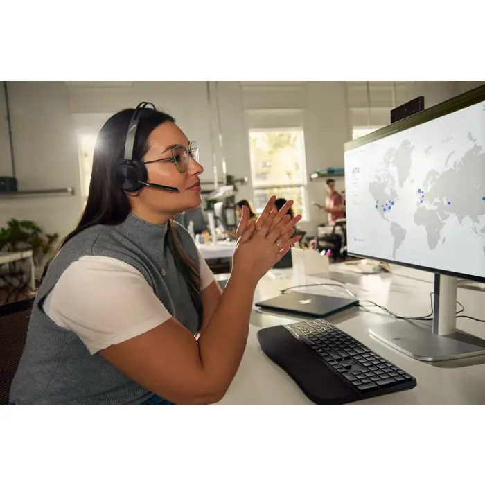 poly-voyager-focus-2-usb-c-c-headset-usb-ca-adapter-charging-40553-wlononwcrdek8.webp