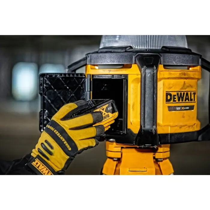 DeWalt cordless construction spotlight