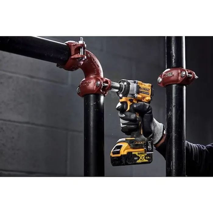 DeWALT DCF922P2T-QW power wrench 2500 RPM 610 N⋅m