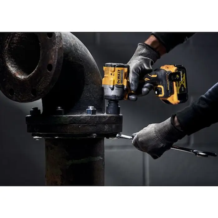DeWALT DCF922P2T-QW power wrench 2500 RPM 610 N⋅m