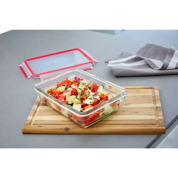 Emsa CLIP & CLOSE glass food storage container 0.85 liters (transparent/red, rectangular)