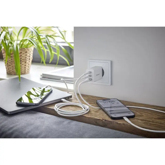 Intenso 65W GaN power supply with 2xUSB-C and 1xUSB-A connector W65ACC