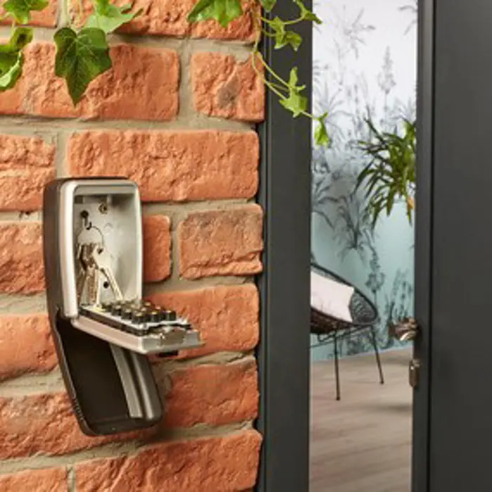 Key Locker with Master Lock 5423EURD