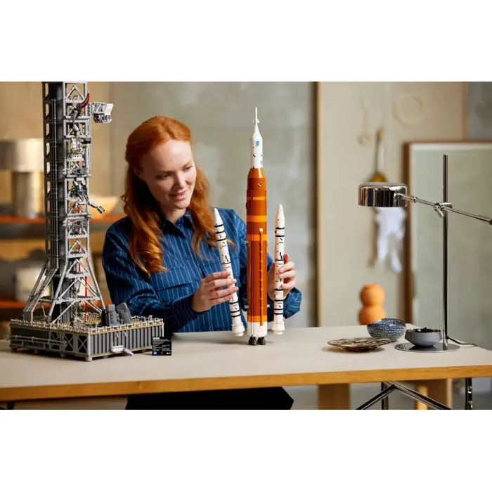 LEGO Icons  10341 Rakieta SLS NASA Artemis