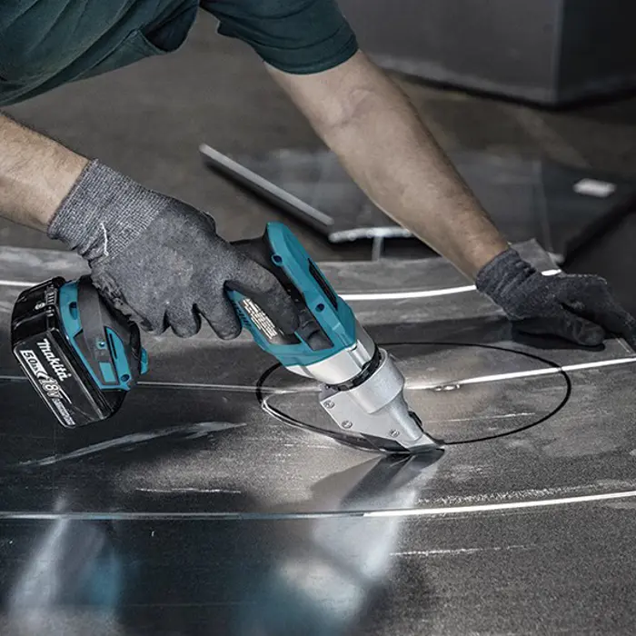 MAKITA 18V Sheet Metal Shears Model DJS131Z