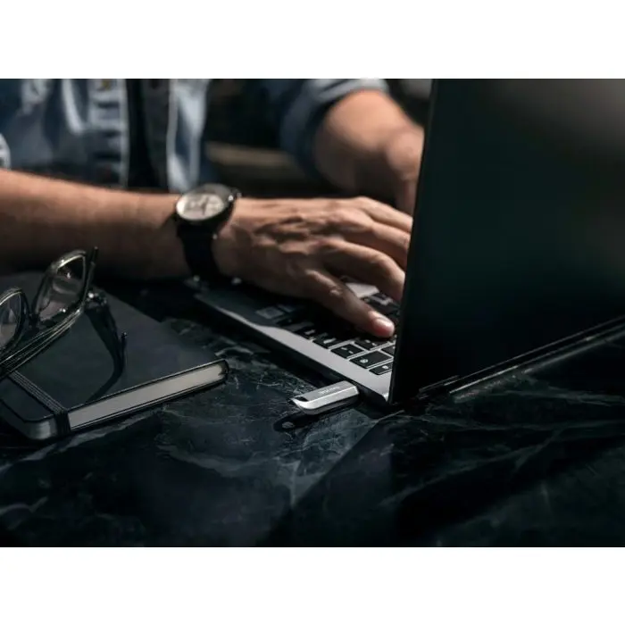 SanDisk 256GB USB Ultra Luxe Type-C 3.2 Gen 1