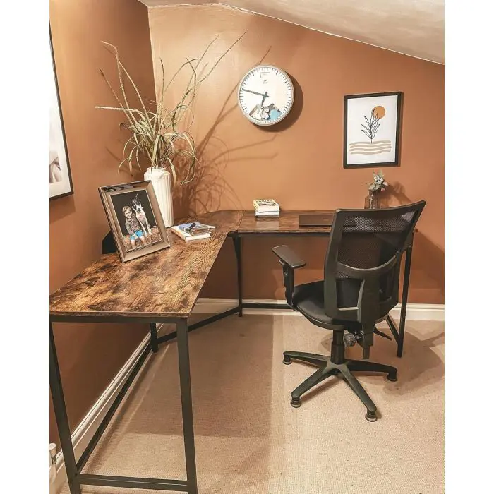 Vasagle L-shaped computer table