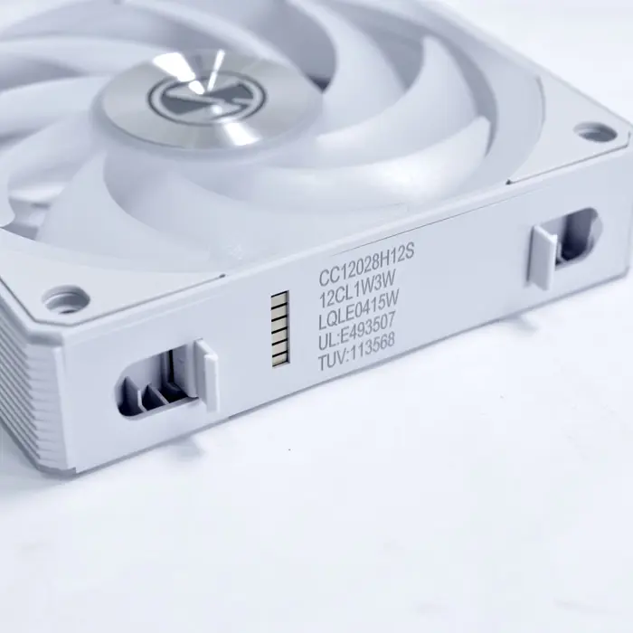 White wireless Lian Li UNI FAN 3-pack fan, 120mm