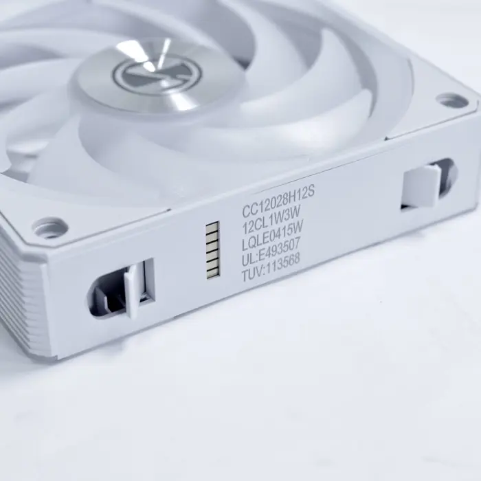 White wireless Lian Li UNI FAN 3-pack fan, 120mm